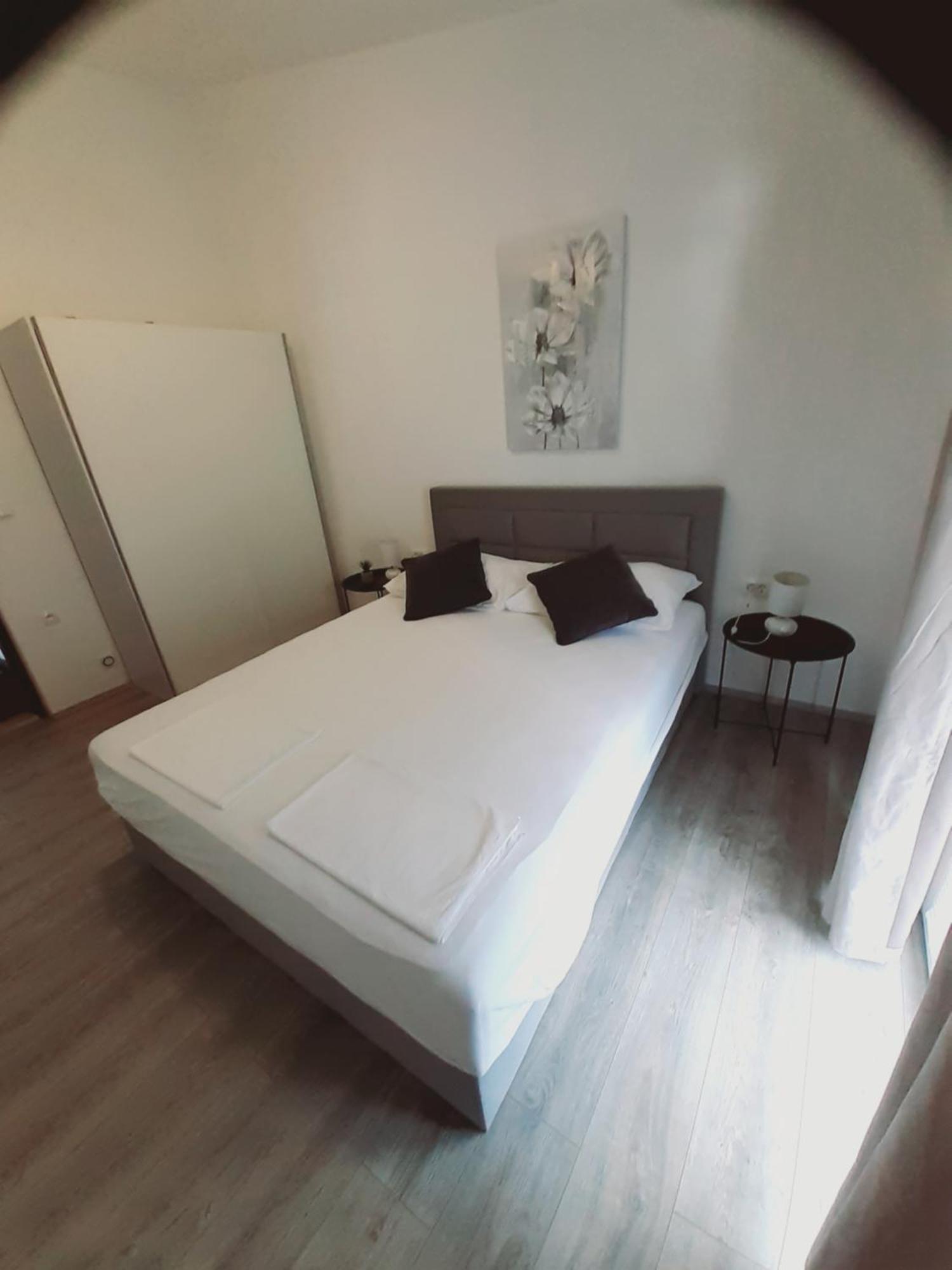 Tonka Apartments Gradac  Rom bilde